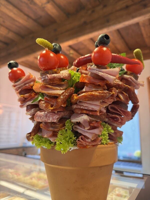 Kreativní masový kornout se zeleninou