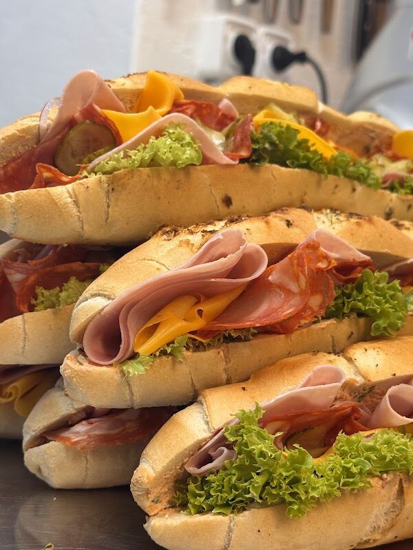 Nakládané bagetové sendviče se šunkou a sýrem